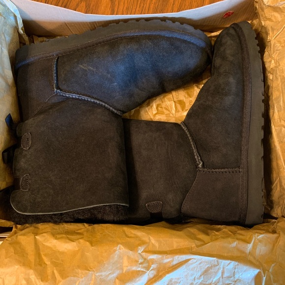 UGG Boots - Picture 3 of 4